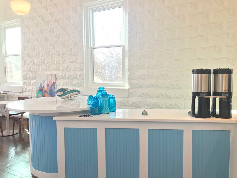 More Photos Of 11615 Main St, Louisville Freestanding For Sale