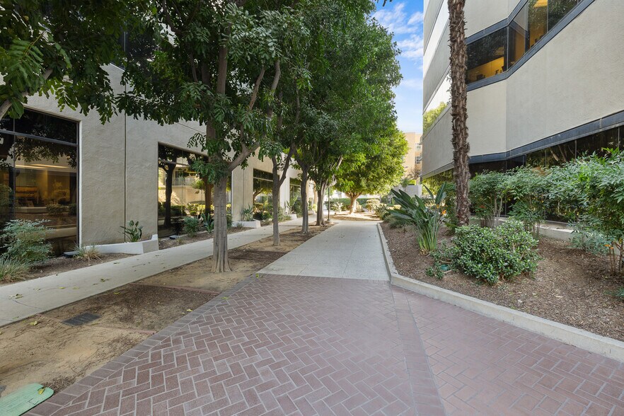 More Photos Of 14600 Sherman Way, Van Nuys Unknown For Lease