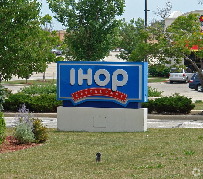 More Photos Of 5800 Durand Ave, Racine Restaurant For Lease