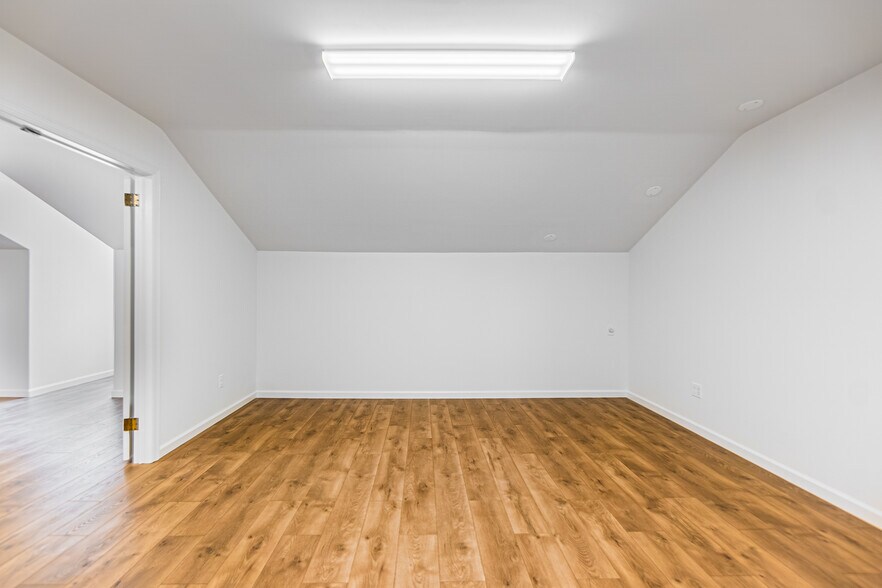 More Photos Of 2100 Oak Tree Rd, Edison Bank For Lease