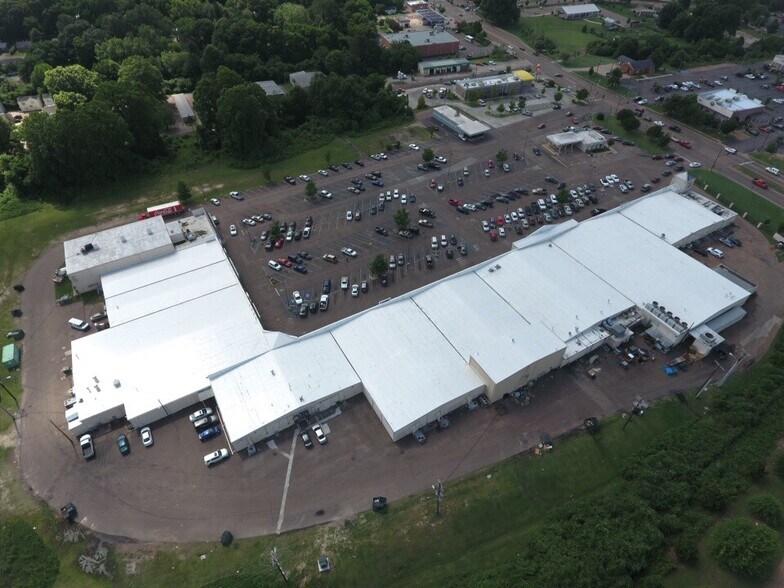 More Photos Of 1904 University Ave, Oxford Storefront Retail Office For Lease