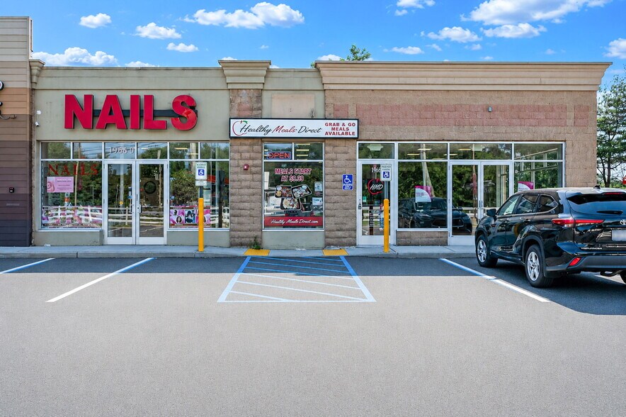 More Photos Of 1966 Veterans Memorial Hwy, Islandia Storefront For Lease