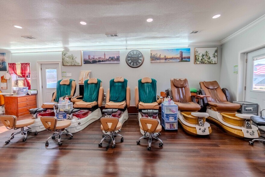 More Photos Of 3500 Mobile Hwy, Pensacola Freestanding For Sale