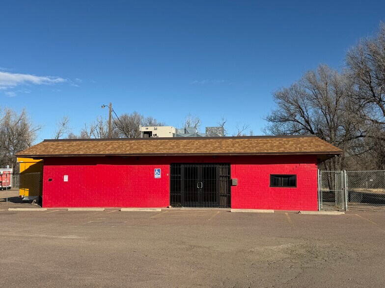 More Photos Of 594 S Santa Fe Ave, Fountain Convenience Store For Sale