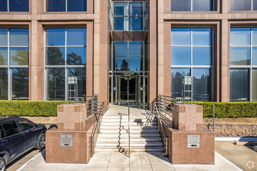 More Photos Of 10440 N Central Expy, Dallas Office For Sale