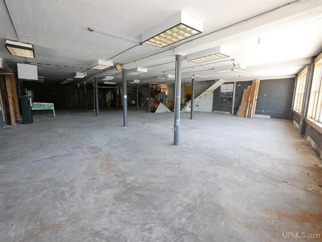 More Photos Of 407 W Memorial Dr, Houghton Freestanding For Sale