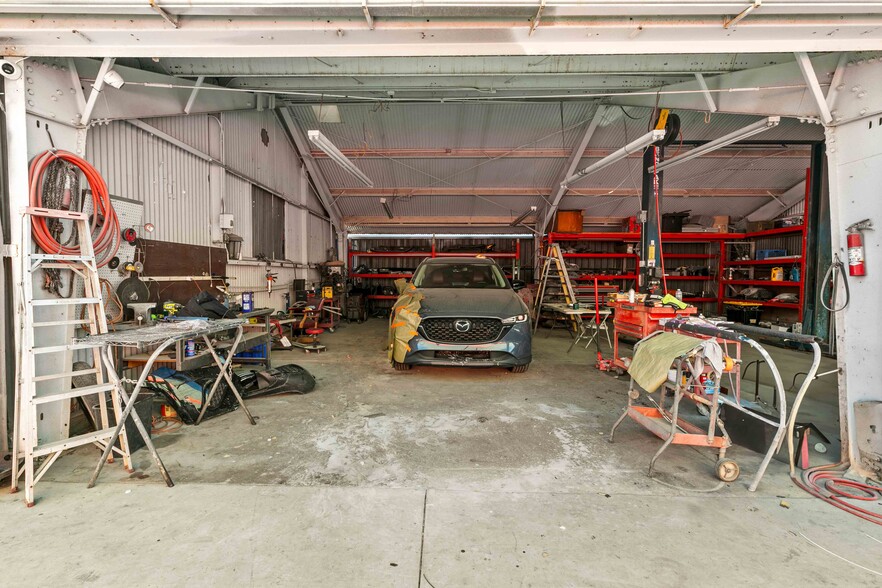 More Photos Of 11686 Sheldon St, Sun Valley Warehouse For Lease