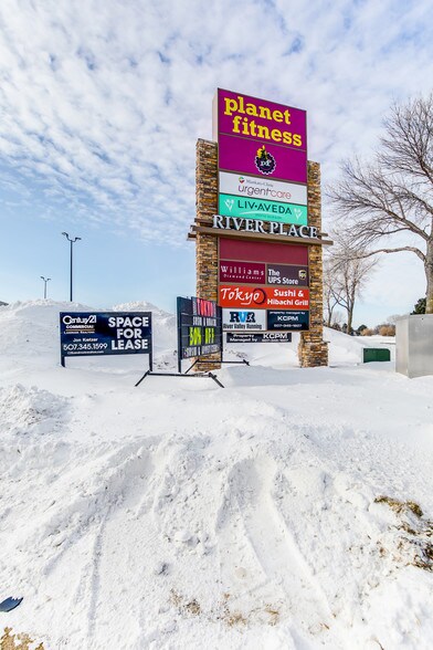 More Photos Of 1809-1859 Adams St, Mankato Storefront For Lease