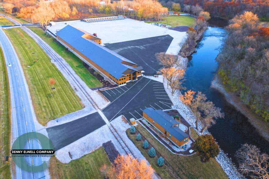 More Photos Of 18720 Highway D20, Alden Flex For Lease