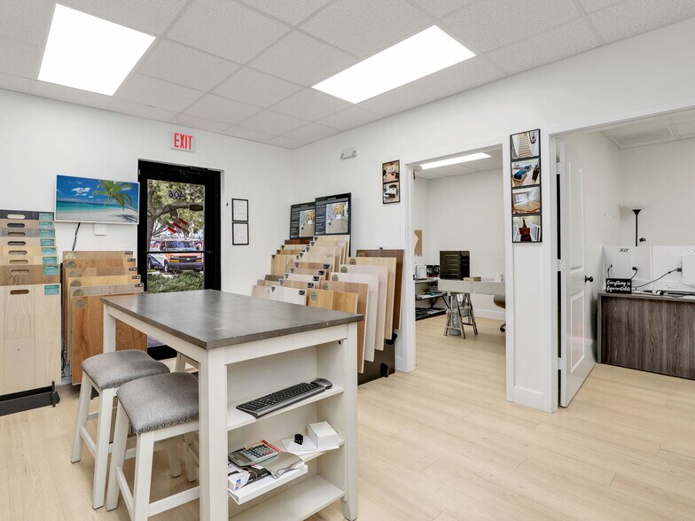 More Photos Of 8821 Business Park Dr, Fort Myers Warehouse For Sale