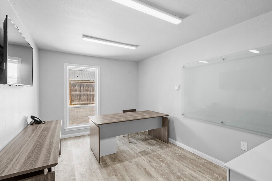 More Photos Of 26403 Oak Ridge Dr, Spring Flex For Lease