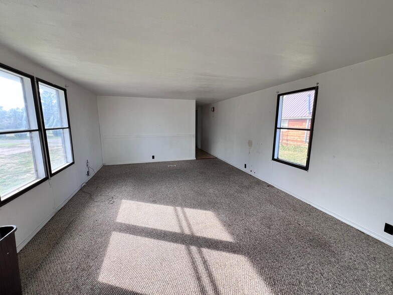 More Photos Of 409 N Commercial Ave, Wallace Apartments For Sale