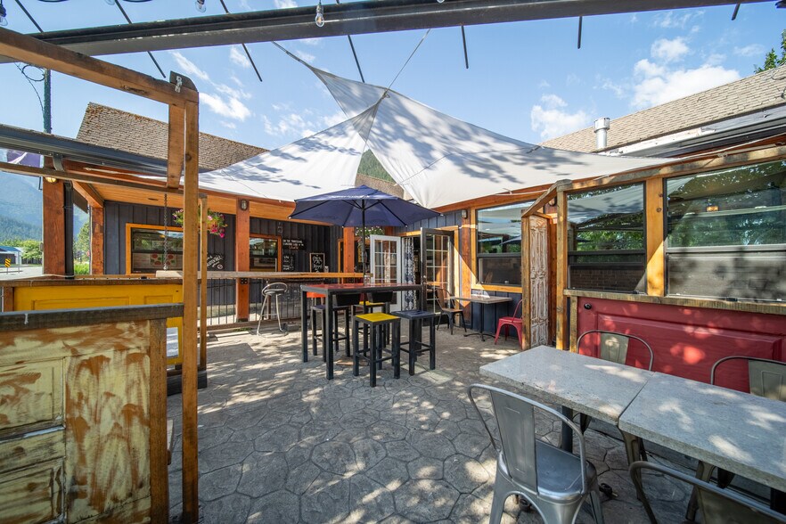 More Photos Of 7439 Frontier St, Pemberton Restaurant For Sale