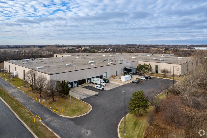 More Photos Of 2501 N Barrington Rd, Hoffman Estates Flex For Lease