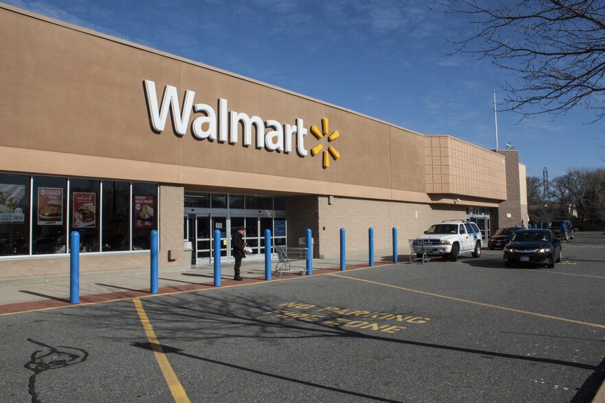 Primary Photo Of 7-257 Centereach Mall, Centereach Unknown For Lease