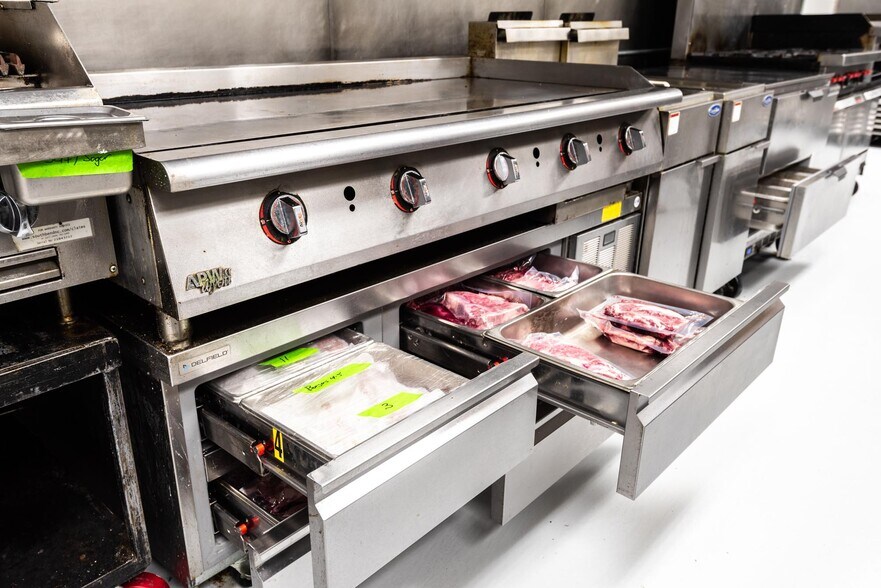 More Photos Of 117 Pine St, Pinedale Restaurant For Sale