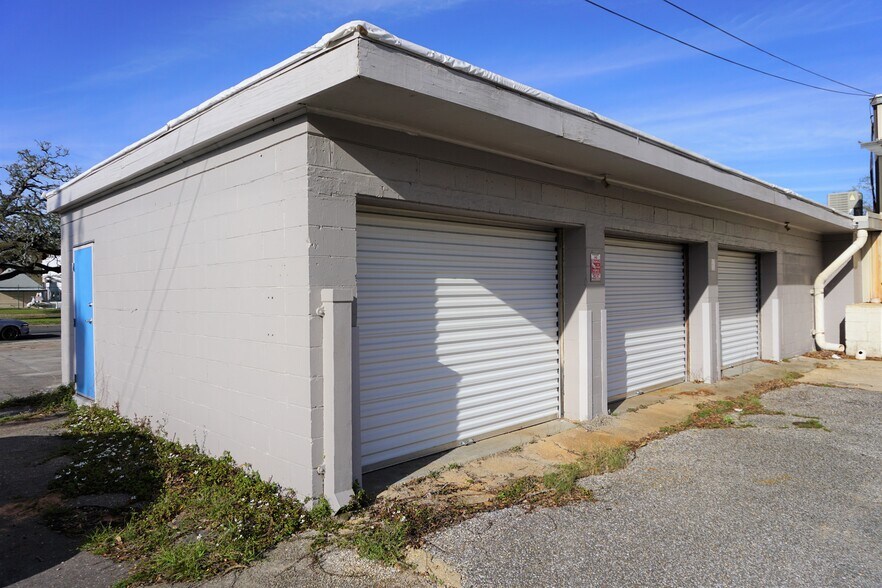 More Photos Of 1417 W Cervantes St, Pensacola Showroom For Lease