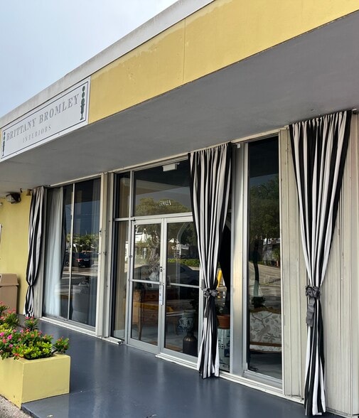More Photos Of 5900-5904 S Dixie Hwy, West Palm Beach Storefront Retail Office For Lease