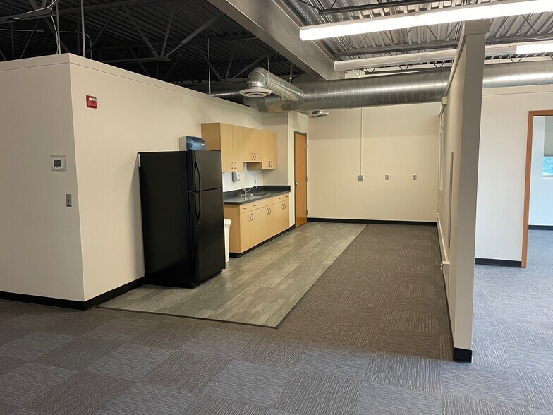 More Photos Of 23221 E Knox Ave, Liberty Lake Light Manufacturing For Lease