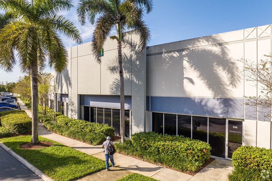 More Photos Of 4350 Oakes Rd, Davie Flex For Lease