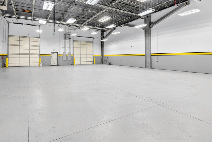 More Photos Of 3155 Chambers Rd, Aurora Flex For Lease