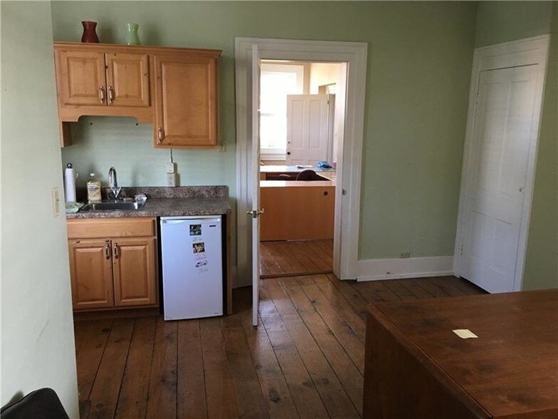 More Photos Of 323 S Main St, Zelienople Office Residential For Lease