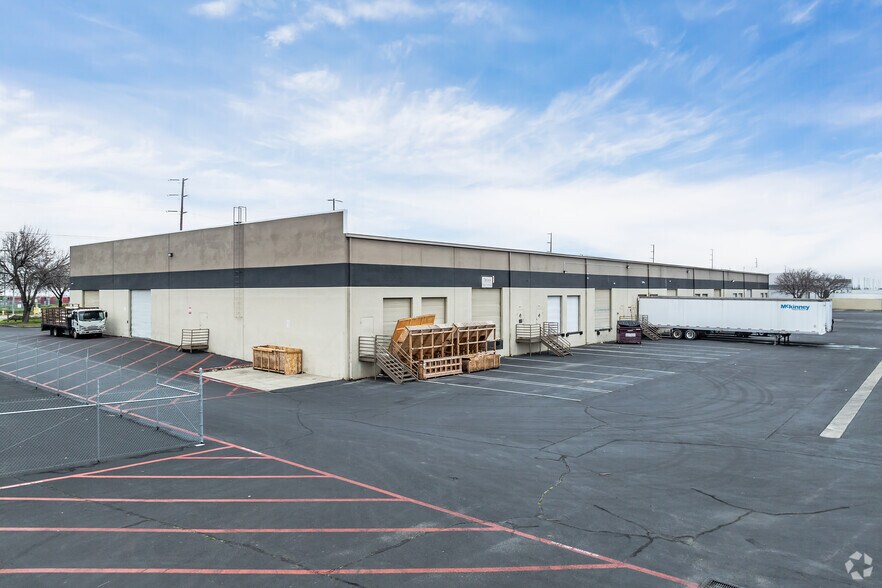 More Photos Of 950 E Grant Line Rd, Tracy Manufacturing For Lease