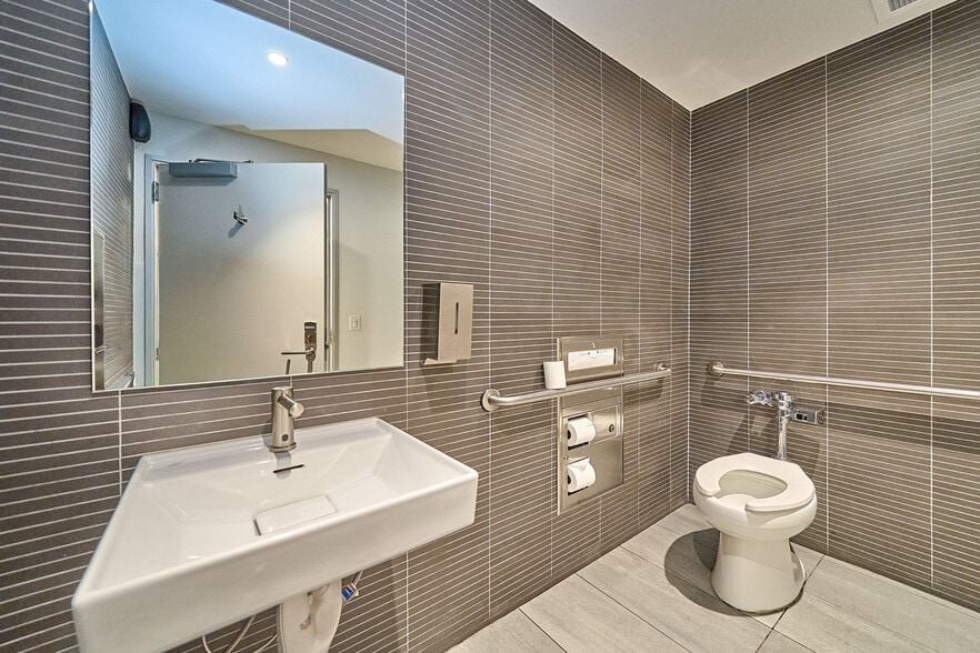 More Photos Of 8737 Beverly Blvd, West Hollywood Medical For Sale