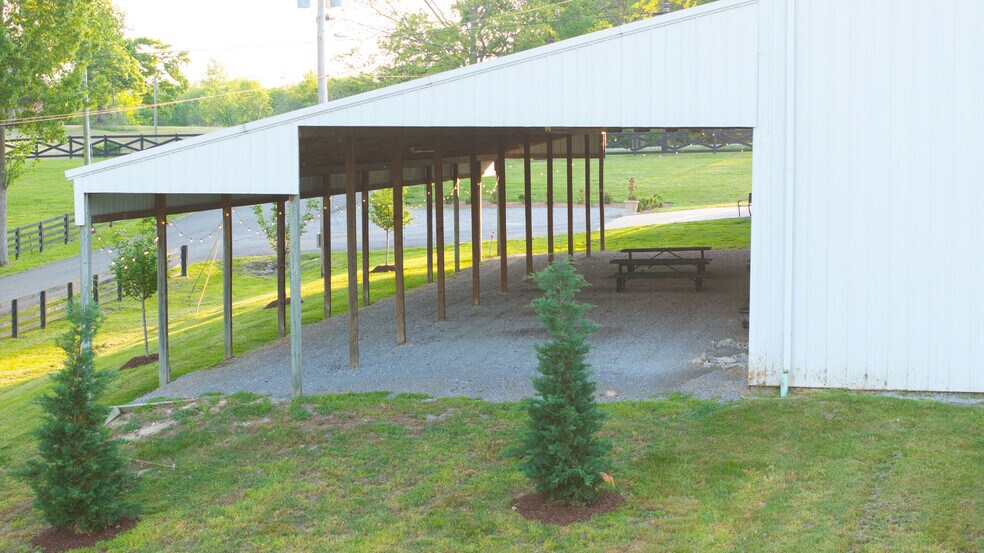 More Photos Of 5830 Highway 231 S, Castalian Springs Showroom For Sale