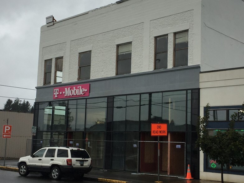 More Photos Of 1902 1st St, Tillamook Storefront Retail Residential For Lease