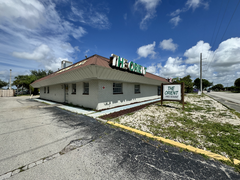 Primary Photo Of 304 Del Prado Blvd, Cape Coral General Retail For Lease