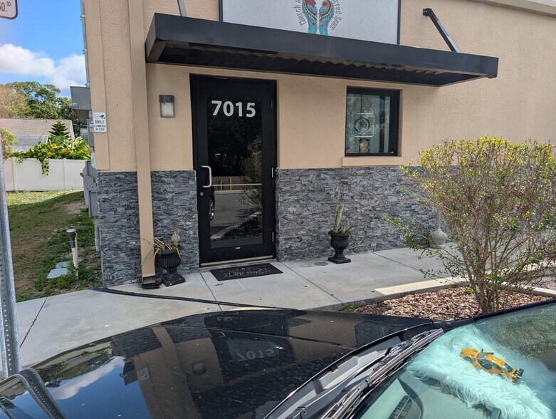 More Photos Of 7015 N Manhattan Ave, Tampa Storefront Retail Office For Lease