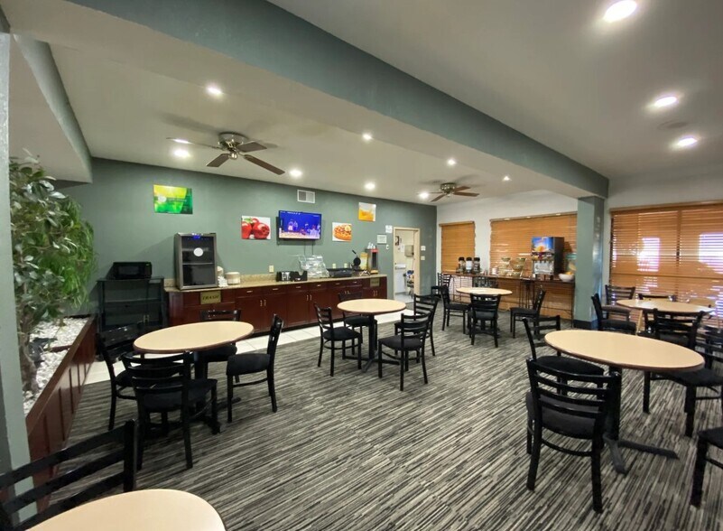 More Photos Of 173 Carroll Rd, Benton Hotel For Sale