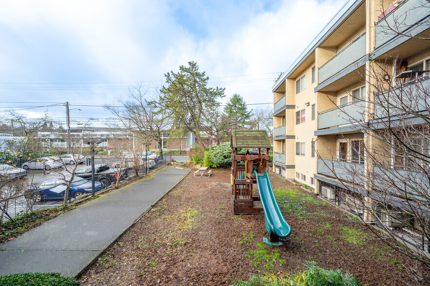 More Photos Of 8708 Rainier Ave S, Seattle Apartments For Sale