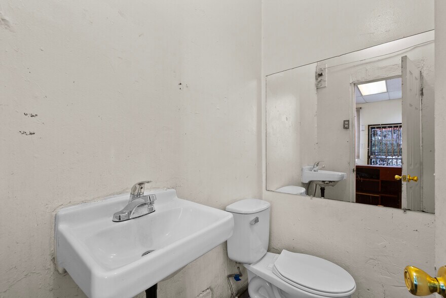 More Photos Of 4441 Avalon Blvd, Los Angeles Apartments For Sale