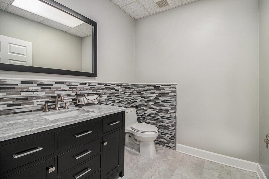 More Photos Of 1580 Warsaw Rd, Roswell Office For Sale