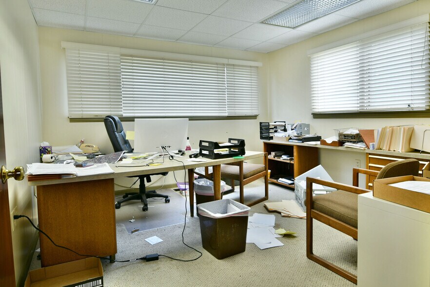 More Photos Of 696 Valley View Dr, Brookfield Office For Sale