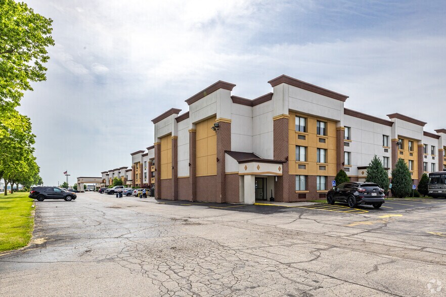 More Photos Of 5105 S Howell Ave, Milwaukee Hotel For Sale