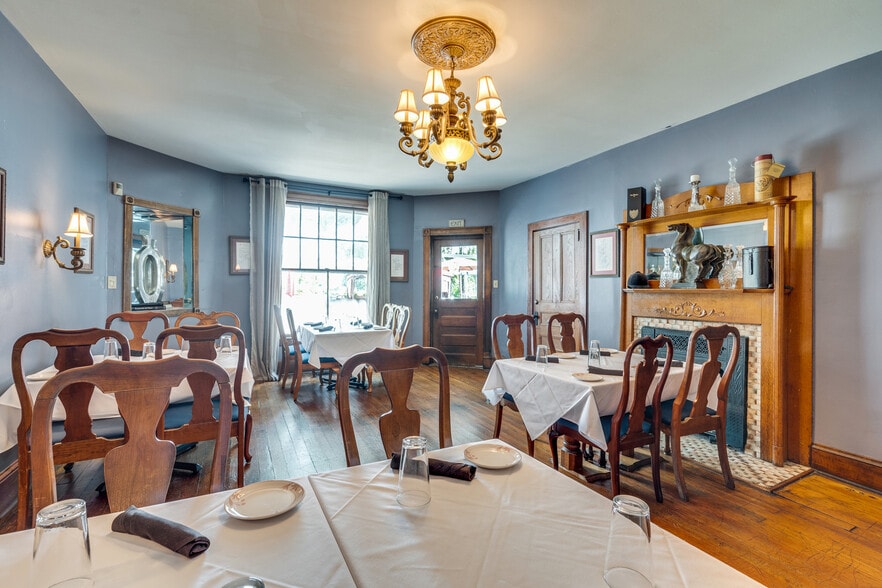 More Photos Of 412 6th St, Bristol Restaurant For Sale