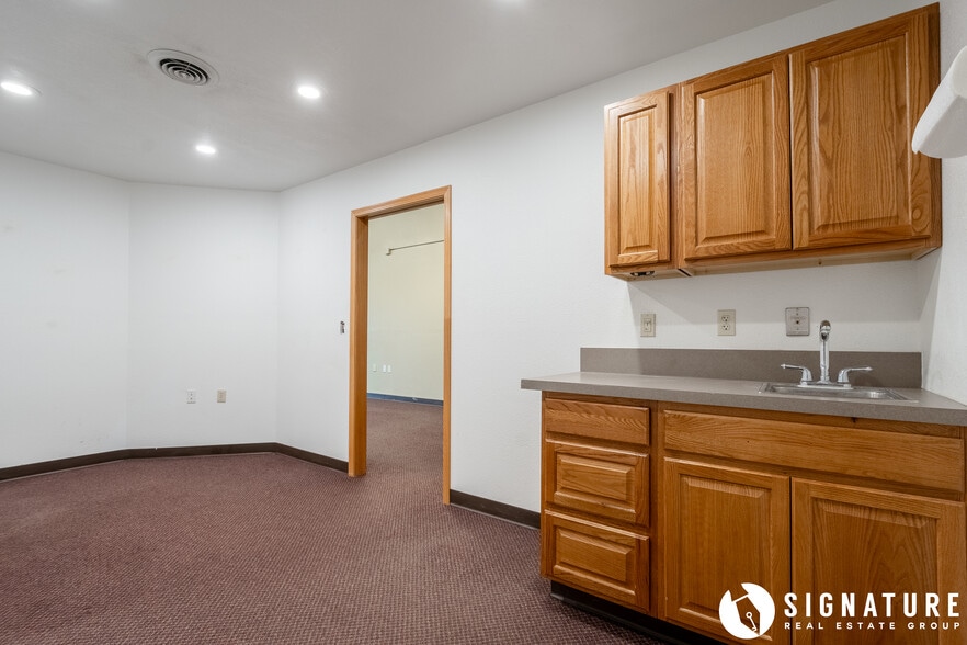 More Photos Of 1103 E Boxelder Rd, Gillette Storefront Retail Office For Sale