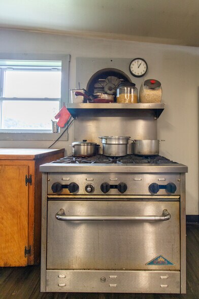 More Photos Of 585 US Route 5, Coventry Specialty For Sale