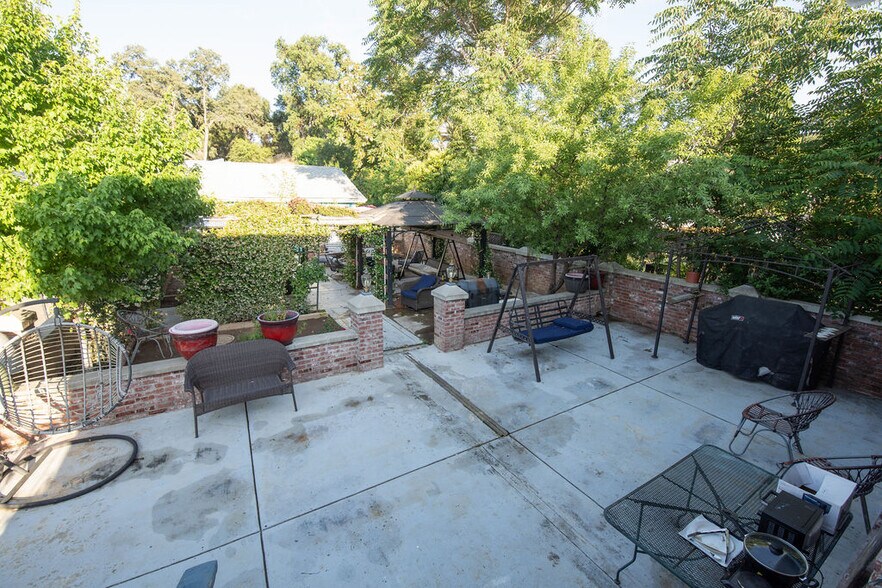 More Photos Of 18239 Main St, Jamestown Hotel For Sale