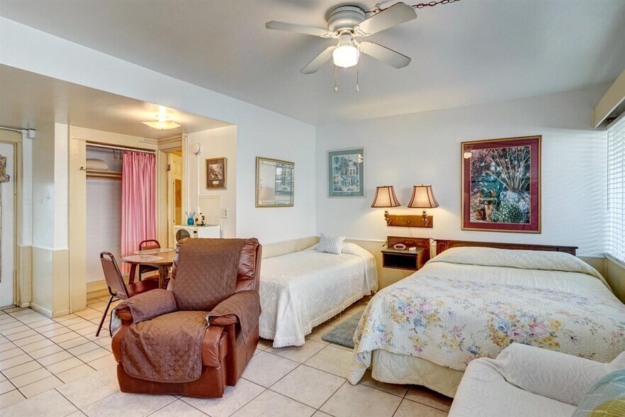 More Photos Of 1064 Broadway, Dunedin Hotel For Sale