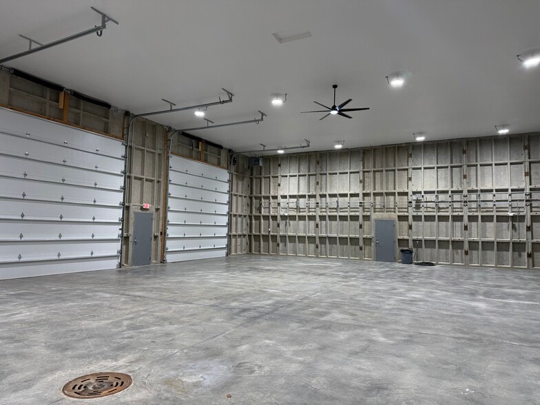 More Photos Of 6490 W Trevett Cir, Wasilla Industrial For Lease