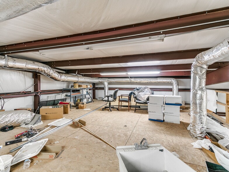 More Photos Of 1064 Industrial Dr, Yukon Light Distribution For Lease