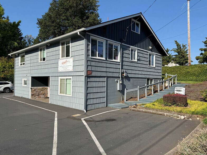 More Photos Of 875 Idylwood Dr SE, Salem Office For Sale