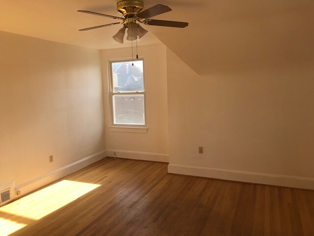 More Photos Of 9329 Battle St, Manassas Office For Sale