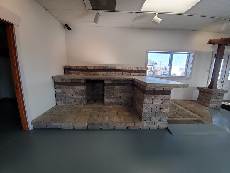 More Photos Of 1804 N Towanda Barnes Rd, Bloomington Flex For Lease
