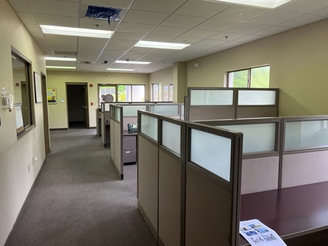 More Photos Of 6791 28th St Cir E, Sarasota Warehouse For Lease