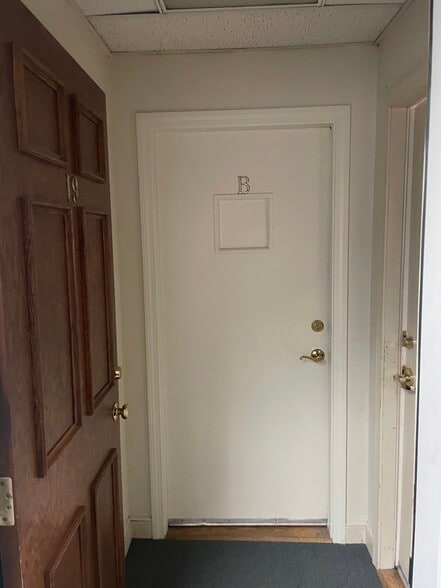 More Photos Of 33 Bedford St, Lexington Medical For Sale